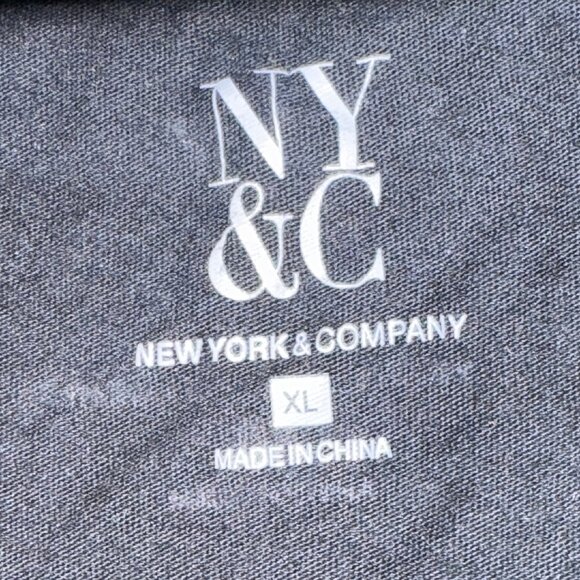 New York & Company – Black U-Neck T-Shirt w/Large Gold Sequined Heart (Size XL) - Picture 4 of 4